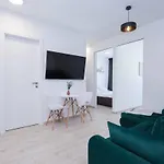 Nesto- Brand New With Free Parking! * Bratislava