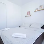 Nesto- Brand New With Free Parking! Bratislava