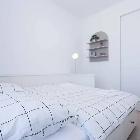 Nesto- Brand New With Free Parking! Apartmán Bratislava