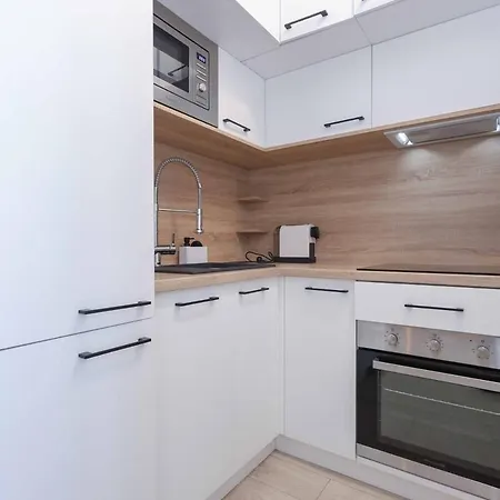 Nesto- Brand New With Free Parking! * Братислава