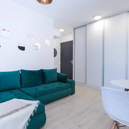 Nesto- Brand New With Free Parking! * Братислава