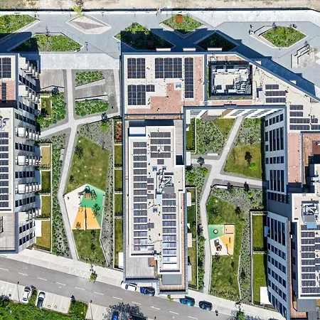 Nesto- Brand New With Free Parking! Lägenhet