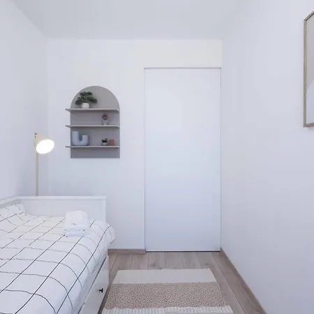 Apartment Nesto- Brand New With Free Parking!