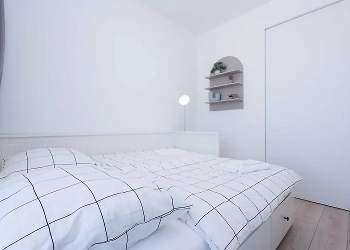 Nesto- Brand New With Free Parking! Daire Bratislava