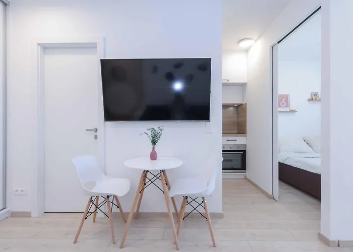 Daire Nesto- Brand New With Free Parking! *