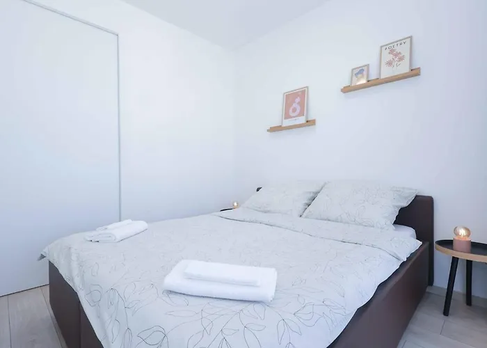 Nesto- Brand New With Free Parking! Bratislava