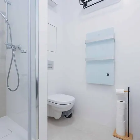 Nesto- Brand New With Free Parking! ブラチスラヴァ