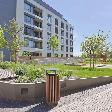 Nesto- Brand New With Free Parking! * ブラチスラヴァ