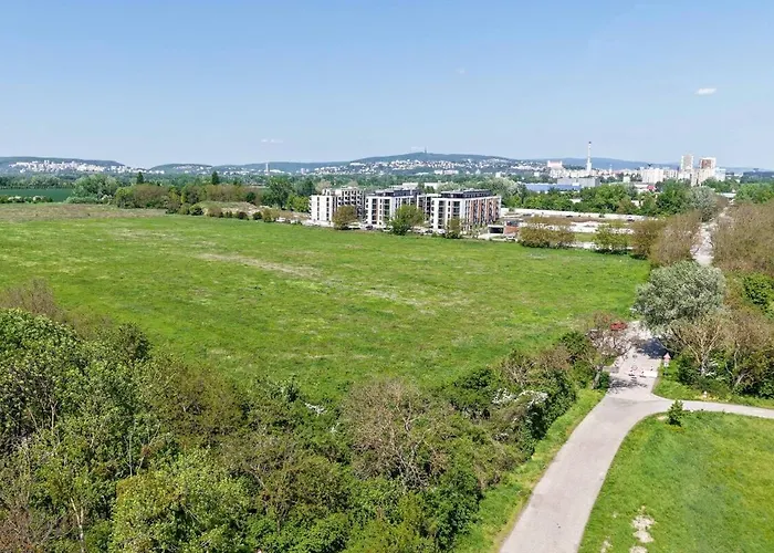 Nesto- Brand New With Free Parking! * Bratislava