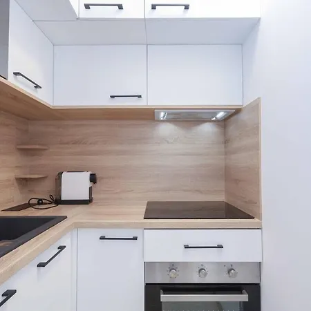 Nesto- Brand New With Free Parking! Apartament