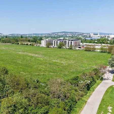 Nesto- Brand New With Free Parking! * Bratysława